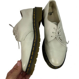 Dr. Marten off white shoes. Great wedding shoes. Size 41.